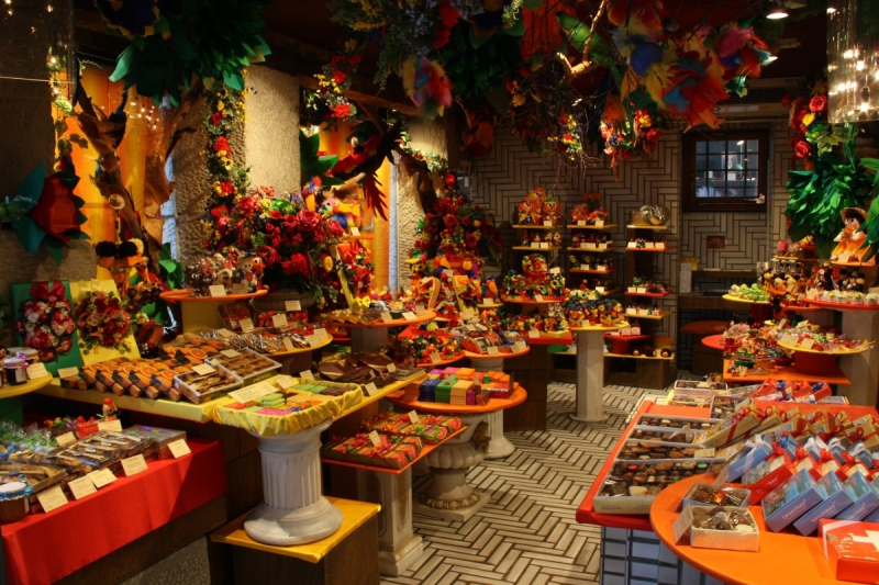 vente-GASSIN-min_candy_store_chocolate_shop_chocolate_switzerland-393515